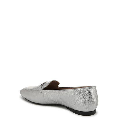 Mocasines Cecilia de cuero plateado Naturalizer para mujer, 11 anchos, cuero plateado, 11 anchos