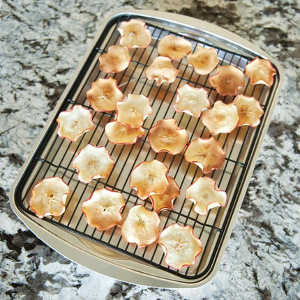 Nordic Ware Oven Crisp Baking Tray, Aluminium Crisping Tray with Carbon Steel Rack, Premium Bakeware Made in the USA, Silver, L 15.6" x W 11.6" x H 1.6"