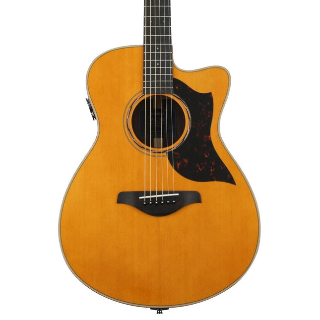Guitarra acústico-eléctrica Yamaha de la serie de 6 cuerdas AC3R con cuerpo pequeño y cutaway - Palisandro, Vintage Natural, Concierto VN