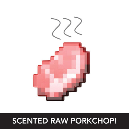 Minecraft Diamond Level Pig Action Figure with 4 Accessories, 5.5-in Collector Scale & Pixelated Design, HTM04