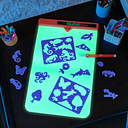Crayola Glow Art Studio, Glow in the Dark Toys, Kids Gifts for Girls and Boys, Ages 6+