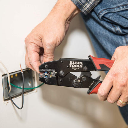 Herramienta crimpadora de cables Klein Tools 3005CR, crimpadora de terminales aislados con trinquete para cables de 10 a 22 AWG