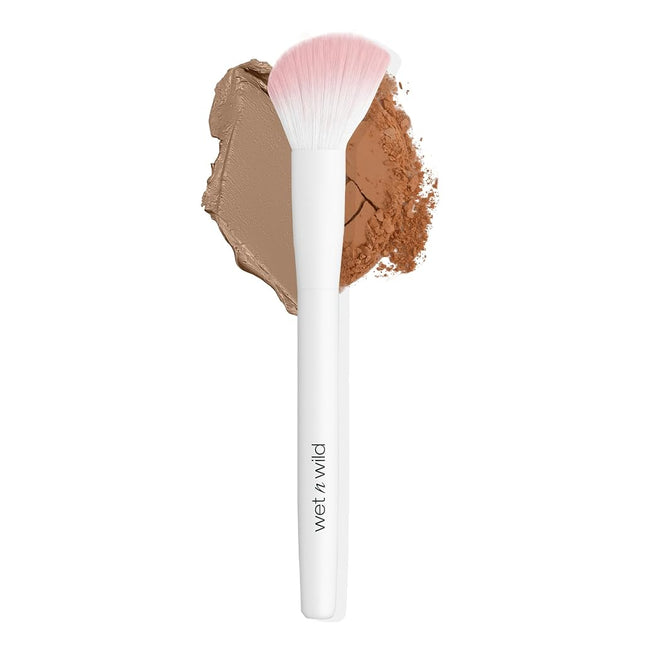 wet n wild Contour Brush, Sculpt, Highlight, & Blend, Luxurious Plush Fibers, Ergonomic Handle for Comfortable Precision Control, Cruelty-Free & Vegan