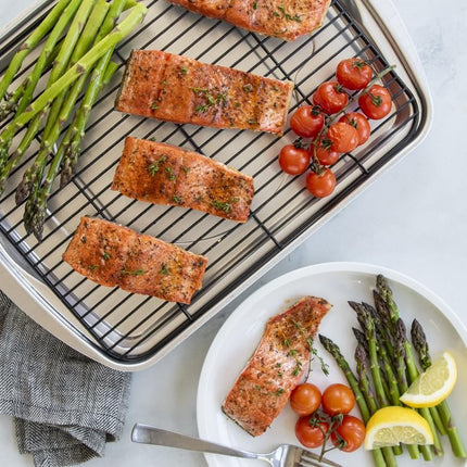 Nordic Ware Oven Crisp Baking Tray, Aluminium Crisping Tray with Carbon Steel Rack, Premium Bakeware Made in the USA, Silver, L 15.6" x W 11.6" x H 1.6"