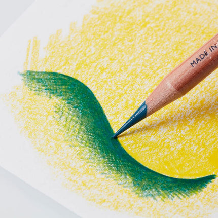 Crayons Derwent Lightfast, Lot de 24 dans une boîte en métal, mine ronde de 4 mm, résistance de mine supérieure, texture crémeuse, idéal pour le dessin et le coloriage d'œuvres d'art, qualité professionnelle, 2302720