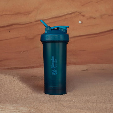 Bouteille Shaker BlenderBottle Classic V2, parfaite pour les boissons protéinées et les boissons avant l'entraînement, 1,3 litre, Bleu Océan