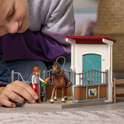 Schleich Horse Club - 25Pc Horsebox With Hannah & Cayenne - Kids 5+ | 42710