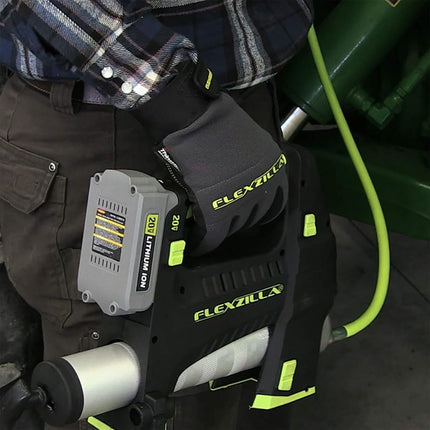Manguera de engrase Flexzilla con protector de resorte de 18" x 1/8" - L2955FZSP