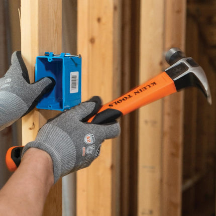 Martillo de orejas rectas Klein Tools H80816, de 450 g, con cabeza lisa, mango de fibra de vidrio antideslizante que absorbe impactos con orificio para cuerda de seguridad, 330 mm