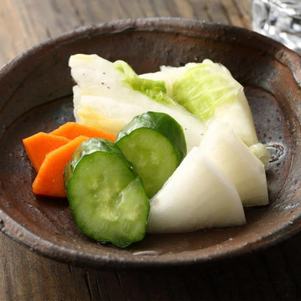 Instant Pickle Maker Vegetable Press Tsukemono Container Round Made in Japan BPA Free (Green 1.6L)