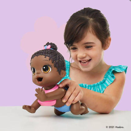 Baby Alive Muñeca Lil Snacks, come y hace popó, muñeca de 8 pulgadas con temática de merienda, molde de caja de merienda, juguete para niños de 3 años en adelante, cabello negro
