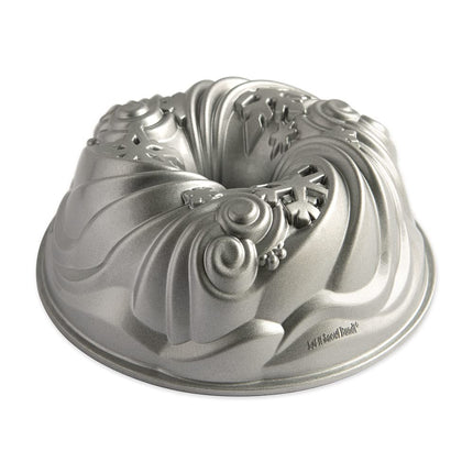 Nordic Ware Let It Snow Bundt, Silver, 10-Cup Capa