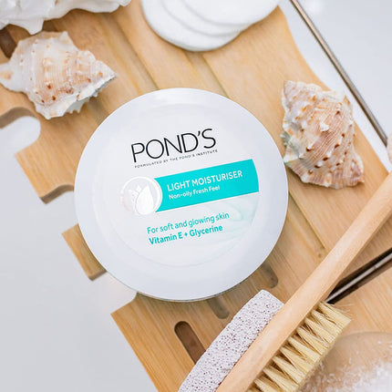 Ponds Light Moisturiser, 150ml