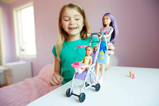 Coffret de jeu Barbie Skipper Baby-sitters, Poupée Skipper Brune avec Poupée Bébé Brune, Poussette et Accessoires, Jouet pour Enfants à partir de 3 Ans, Deux Poupées, FJB00