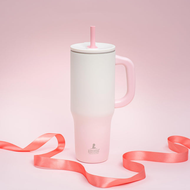 Gobelet de voyage St. Jude Sutton de Zak Designs pour les déplacements, 1,2 L, en acier inoxydable avec isolation sous vide, paille en silicone et poignée de transport pour boissons froides (Rose dégradé)