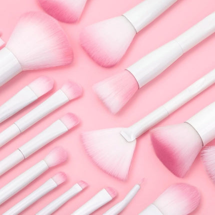 wet n wild Full Coverage Foundation Brush, Packed Bristles for All Formulas, Comfort Grip, Cruelty-Free & Vegan