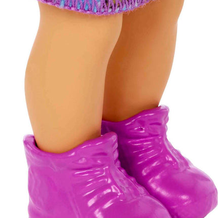Barbie Skipper Coffret Poupée et Accessoires Les Baby-sitters avec Poupée Brune en Robe Papillon, Pot et Accessoires sur le Thème de la Salle de Bain