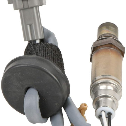 BOSCH 15975 Premium Original Equipment Oxygen Sensor - Compatible with Select Nissan Frontier