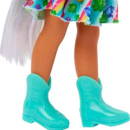 Muñeca Pequeña Barbie Dreamtopia Chelsea Unicornio con Cola Desmontable, Accesorio Diadema con Cuerno y Cabello Verde, Se Dobla por la Cintura