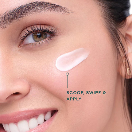 POND'S Light Face Moisturizer 200 ml, Daily Lightweight Non-Oily Cream with Vitamin E for Soft Glowing Skin, SPF 15 - With Vitamin C & Niacinamide