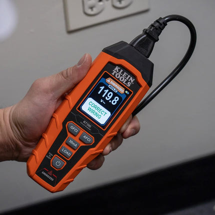 Analizador de circuitos Klein Tools RT390 con pantalla LCD grande, identifica fallas de cableado, probador de GFCI y AFCI, caída de voltaje, muestra el tiempo de disparo, naranja