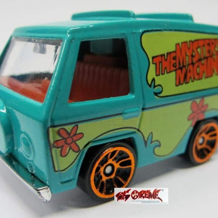 SCOOBY-DOO! THE MYSTERY MACHINE Hot Wheels 2012 New Models Series #38/50 Scooby Doo Mystery Machine 1:64 Scale Collectible Die Cast Car