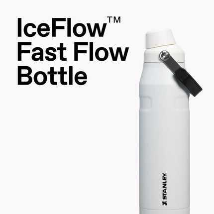Botella de agua Stanley IceFlow de flujo rápido de 709 ml | Tapa con boquilla en ángulo | Ligera y a prueba de fugas para viajes y deportes | Acero inoxidable con aislamiento | Sin BPA | Ash