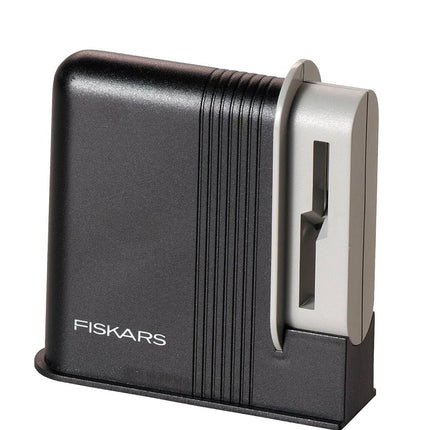 Fiskars Clip-Sharp Scissors Sharpener, Total Length: 4 cm, Plastic, 1000812
