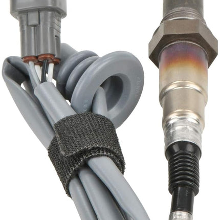 BOSCH 13489 Premium OE Fitment Oxygen Sensor - Compatible with Select Chevrolet, Geo, Lexus, Toyota