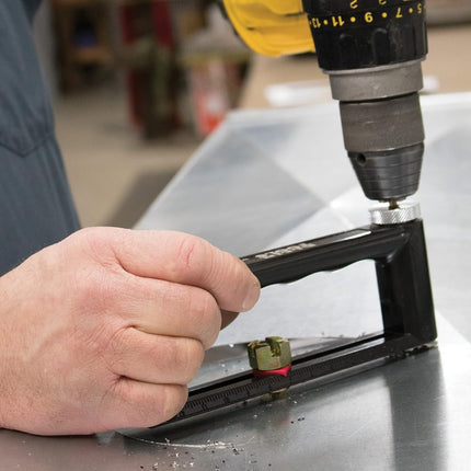 Hole Cutter, Adjustable Cutter from 5 to 30.5 cm, Cuts 24 Gauge Steel and 26 Gauge Stainless Klein Tools 89552