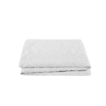 VCNY Home 3-Piece King Quilt Set – Lightweight Embossed Microfiber Bedding with Coastal Sea Life Pattern and Matching Shams, Soft Fade-Resistant Beach Style Decor, Shore White