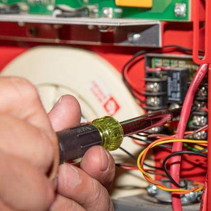 Destornillador electrónico, 14 en 1 con 8 puntas de precisión, puntas ranuradas, Phillips y TORX a prueba de manipulaciones, 6 puntas de tuerca de precisión Klein Tools 32314