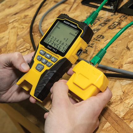 Klein Tools VDV501-852 Testeur de câble Scout Pro 3 Kit localisateur avancé – Testeur de câble Voix Données Vidéo pour RJ11 RJ12 RJ45 et Coax, Mesure la longueur de câble jusqu'à 610m, Test PoE et 18 télécommandes de mappage