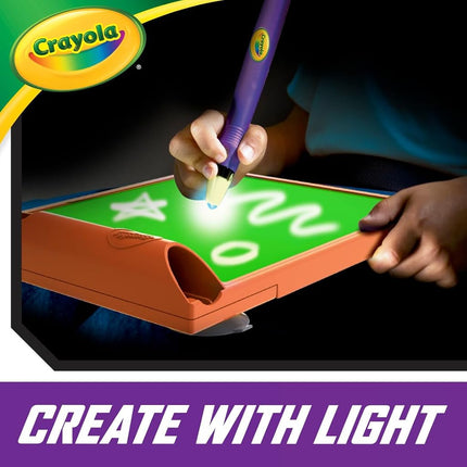 CRAYOLA Studio artistique de voyage lumineux, jouets qui brillent dans le noir, cadeaux pour enfants filles et garçons, à partir de 6, 7, 8, 9 ans