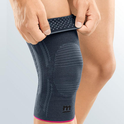 medi Genumedi - Knee Brace Unisex | Silver | Size III | Knee Support with Patella Silicone Ring | Both sides compatible