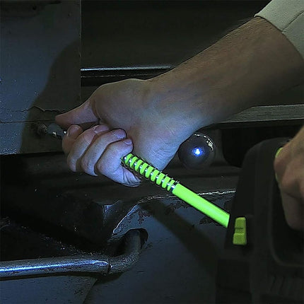 Manguera de engrase Flexzilla con protector de resorte de 18" x 1/8" - L2955FZSP