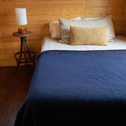 Couverture militaire en laine Arcturus - 2 kg, chaude, épaisse, lavable, grande 163 x 224 cm - Idéale pour le camping, l'extérieur, la survie et les kits d'urgence (Bleu marine)