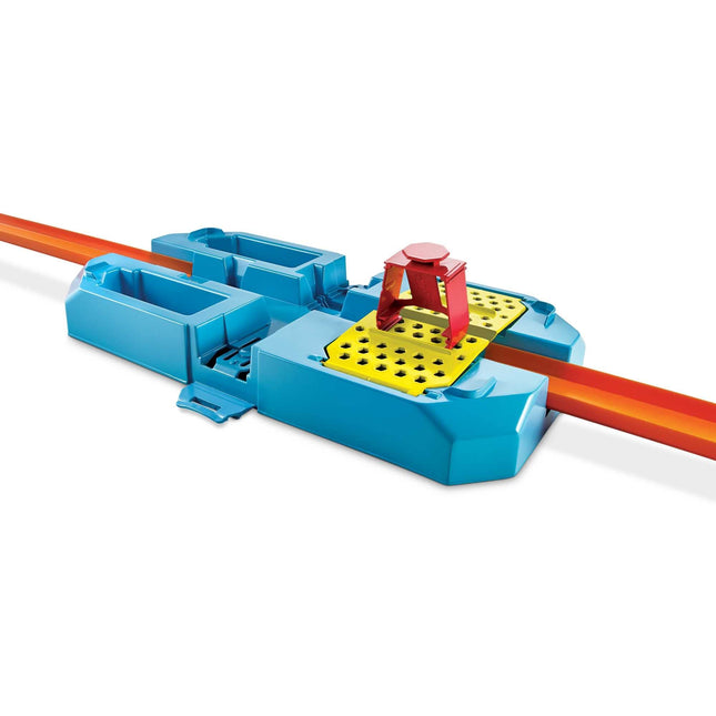 Pista Hot Wheels Track Builder Unlimited Stunt Crash Box con 18 componentes de construcción en una caja de almacenamiento con tapa y un auto Hot Wheels a escala 1:64, excelente regalo para niños de 6 a 12 años, GVG09