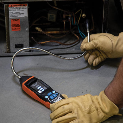 Refrigerant Gas Detector, Detects Gas Leaks in the Presence of CFC's, HFC's, HCFC's and Blends as Low as 100 PPM Klein Tools ET160