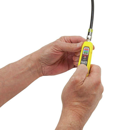 Klein Tools VDV002-818 Kit de instalación y prueba de coaxiales con crimpadora, incluye probador, pelacables y conectores F universales