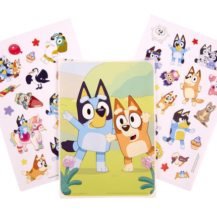 Estuche de arte Crayola Bluey Crea y Colorea (más de 75 piezas), páginas para colorear y pegatinas de Bluey, kit de arte para niños, regalo de Bluey para niñas y niños, a partir de 5 años.