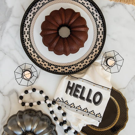 Nordic Ware Original 12-Cup Bundt Pan, Original Cast Aluminium Bundt Tin, Bundt Cake Tin with Fluted Pattern, Cake Mould Made in the USA, Colour: Graphite