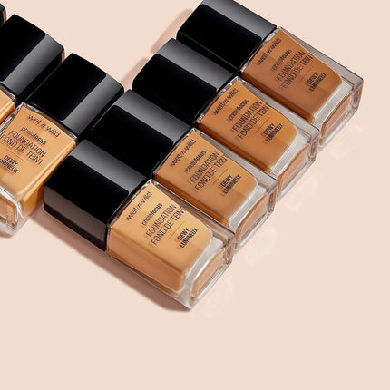 WET N WILD - Photo Focus Dewy Foundation Soft Beige - 0.95 oz (28 ml)