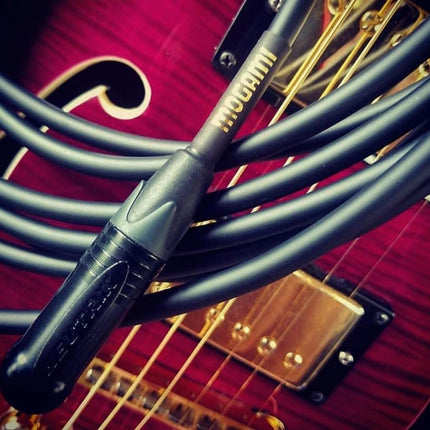 Mogami Gold INSTRUMENT-18RR Guitar Instrument Cable, 1/4" TS Male Plugs, Gold Contacts, Right Angle Connectors, 18 Foot