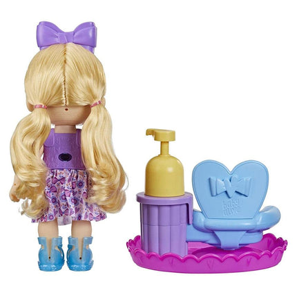 Baby Alive Estilista de Burbujas, muñeca de 30 cm para niños de 3 años en adelante, incluye silla de salón, accesorios, solución de burbujas, cabello rubio