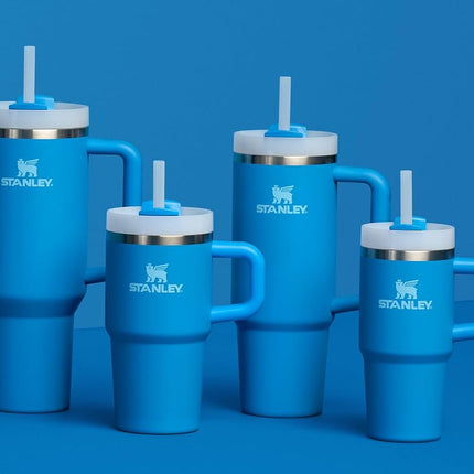 Vaso STANLEY Quencher H2.0 con asa y pajita de 414 ml | Tapa Flowstate de 3 posiciones | Compatible con portavasos para viajes | Vaso aislado de acero inoxidable | Sin BPA | Azul Celeste