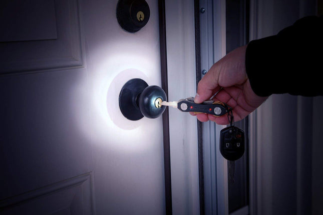 Key Ninja - Organiza hasta 30 llaves, luces LED dobles, abridor de botellas incorporado