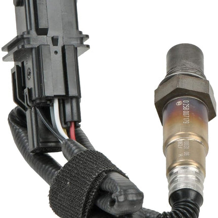 BOSCH 17179 Premium Original Equipment Oxygen Sensor - Compatible with Select Nissan Altima, Sentra