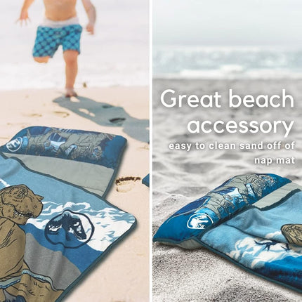 Alfombra para siesta para niños pequeños de Jurassic World de 24"(An) x 45"(L) con almohada y manta, perfecta para preescolar, guardería y viajes (producto 100% oficial con licencia)