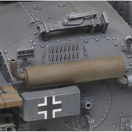 Tamiya 35369 German Heavy Self Propelled Howitzer Hummel (1:35 Scale)